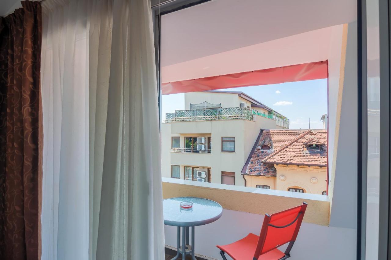 Hotel Tranzzit Бухарест Экстерьер фото
