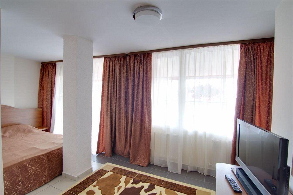 Hotel Tranzzit Бухарест Экстерьер фото