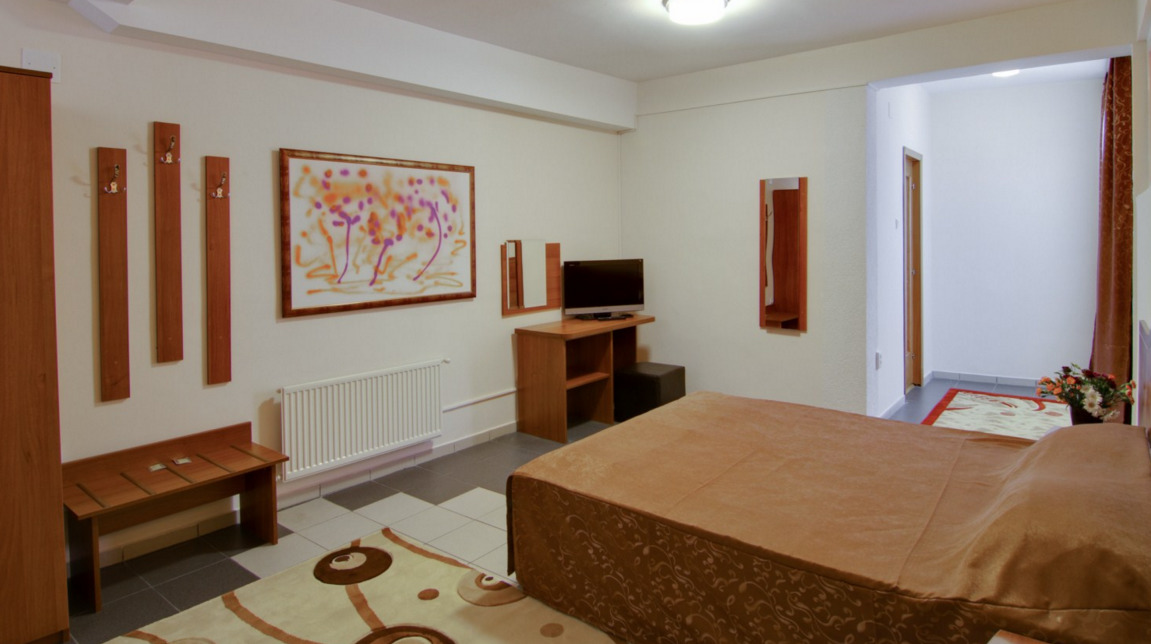 Hotel Tranzzit Бухарест Экстерьер фото