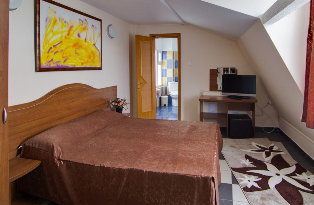 Hotel Tranzzit Бухарест Экстерьер фото