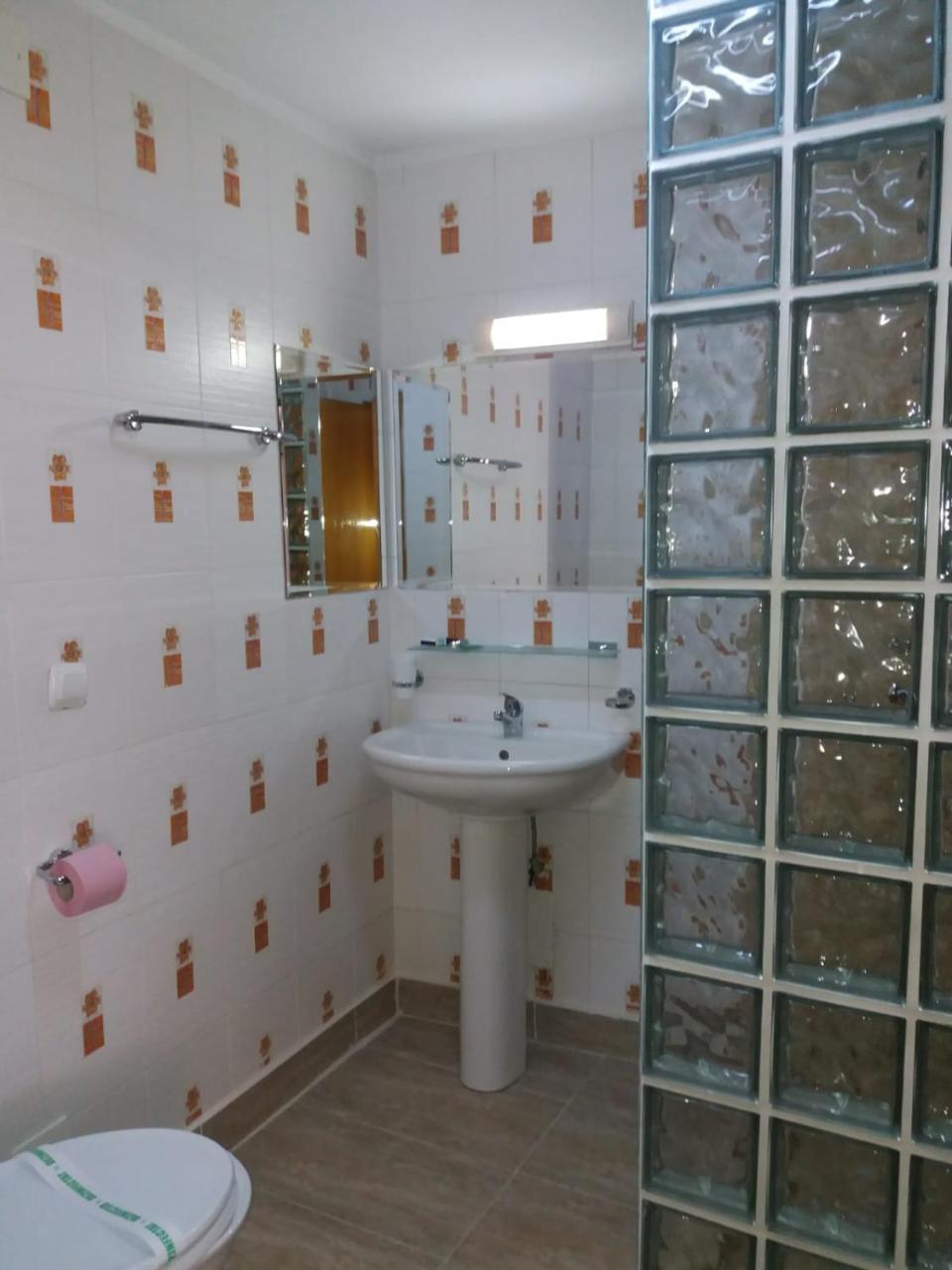Hotel Tranzzit Бухарест Экстерьер фото