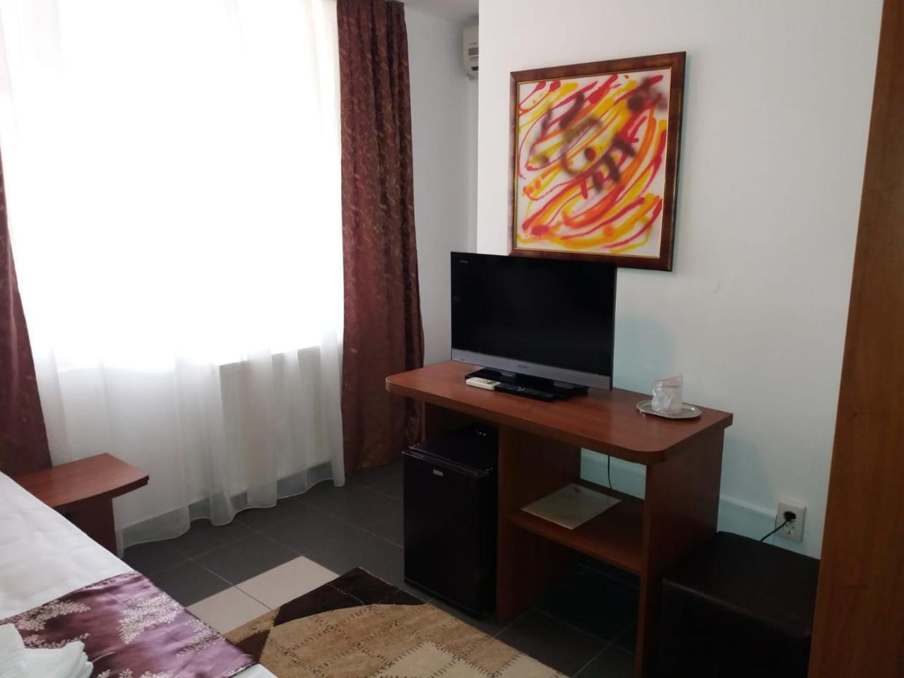 Hotel Tranzzit Бухарест Экстерьер фото