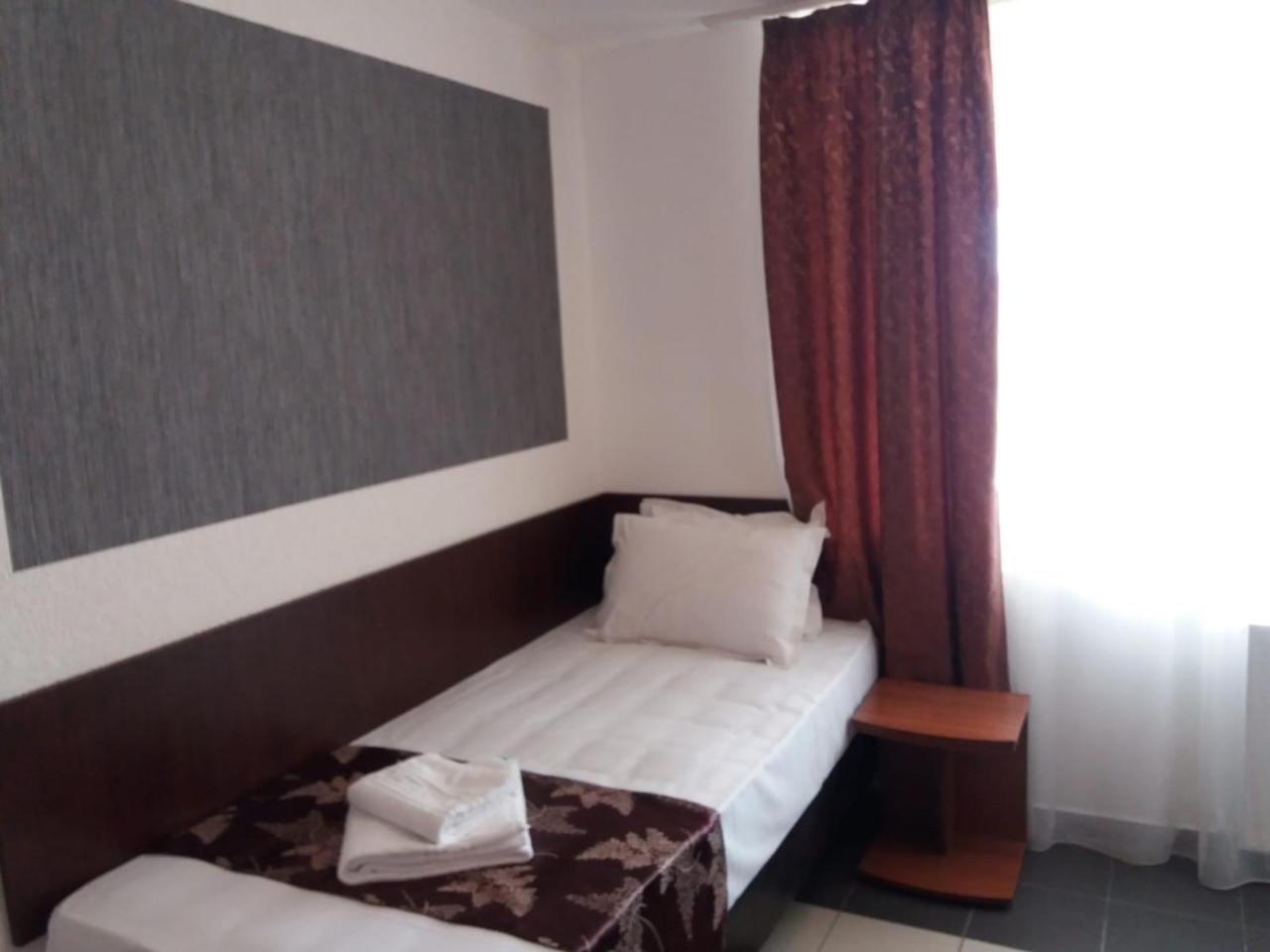 Hotel Tranzzit Бухарест Экстерьер фото