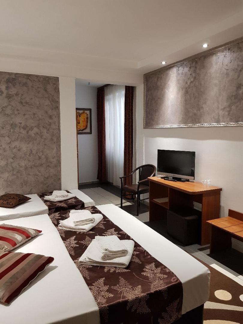 Hotel Tranzzit Бухарест Экстерьер фото