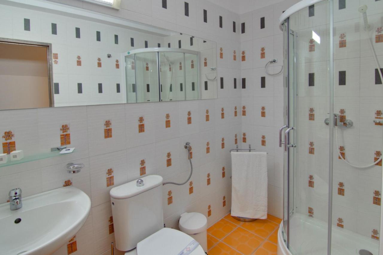 Hotel Tranzzit Бухарест Экстерьер фото