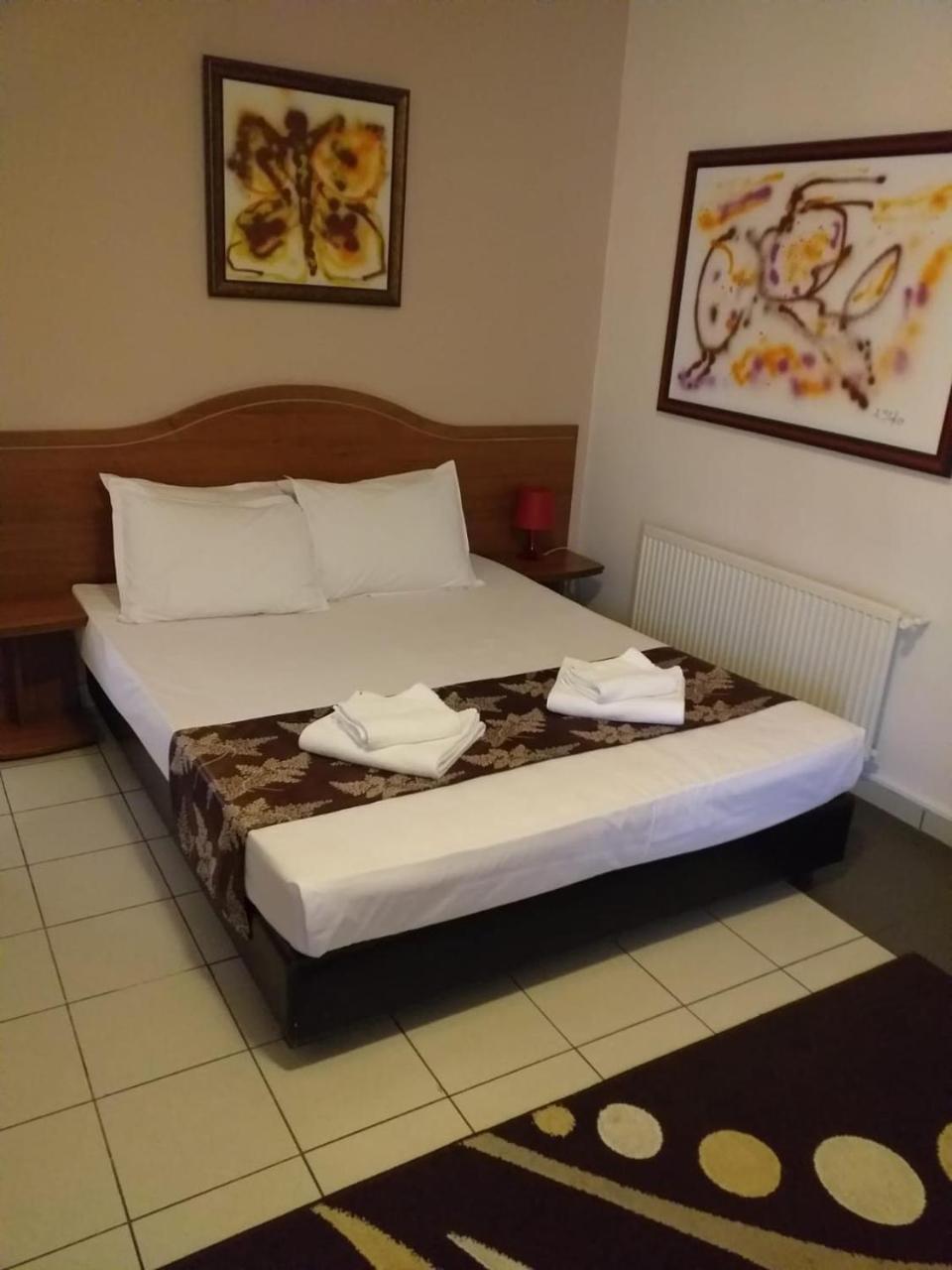 Hotel Tranzzit Бухарест Экстерьер фото