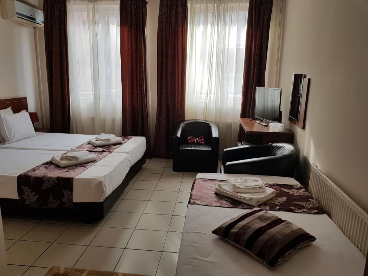 Hotel Tranzzit Бухарест Экстерьер фото