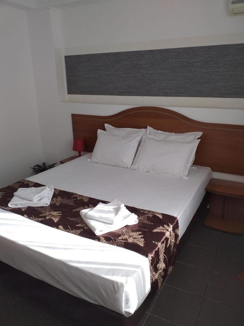Hotel Tranzzit Бухарест Экстерьер фото